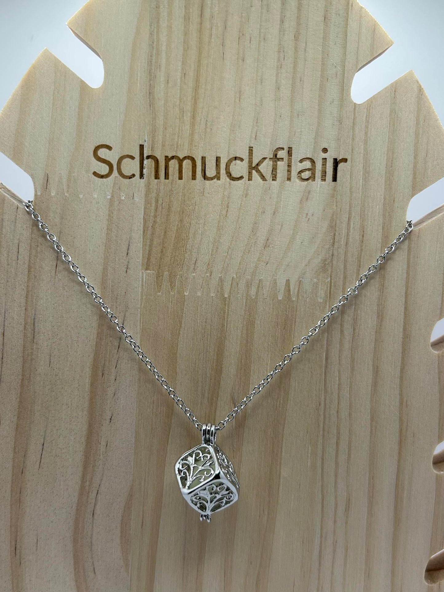 Leuchtende Würfel-Anhänger Kette – Floral Design, 45 cm, Silberfarben